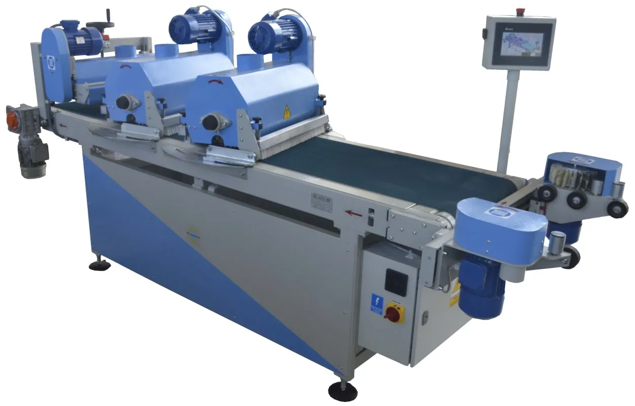 Lihvimasin kaitsekatte ja juhtpaneeliga